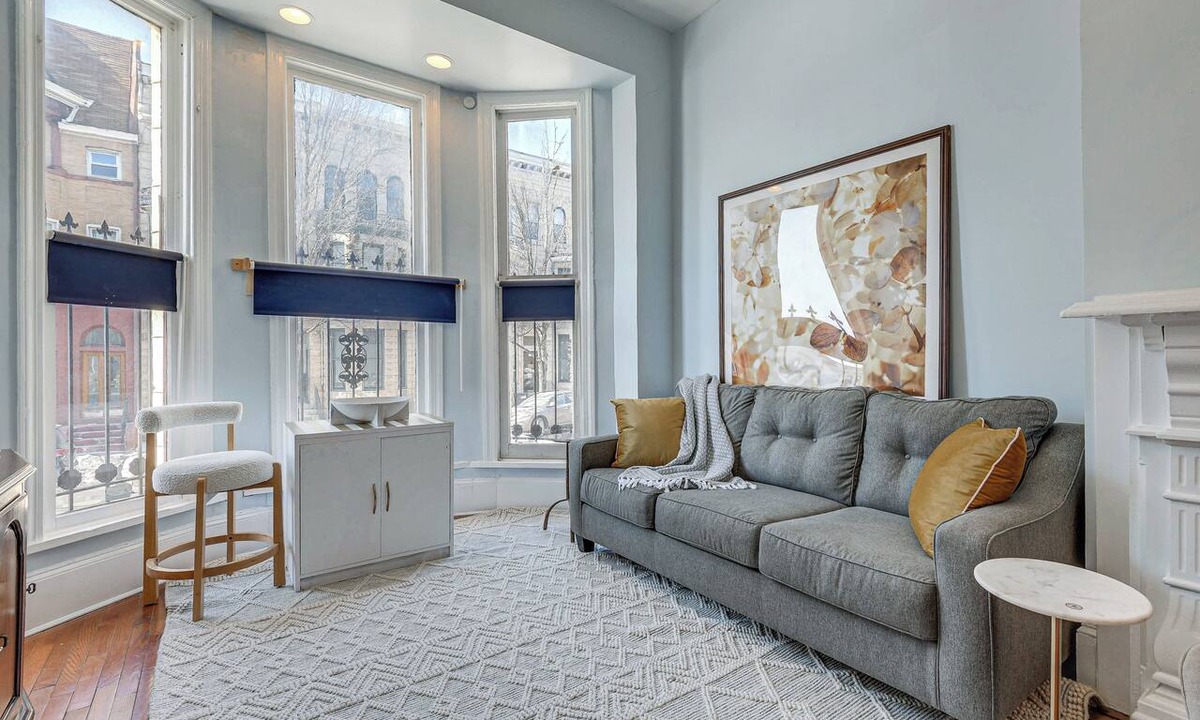 Downtown Baltimore Apartment | 1 Block to Penn Station-Baltimore! Urban Studio