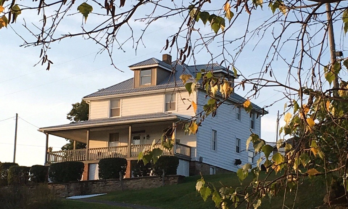 Mill Run House | 10 minutes to FallingWaterand 15 minutes to Ohiopyle. Very Quiet !