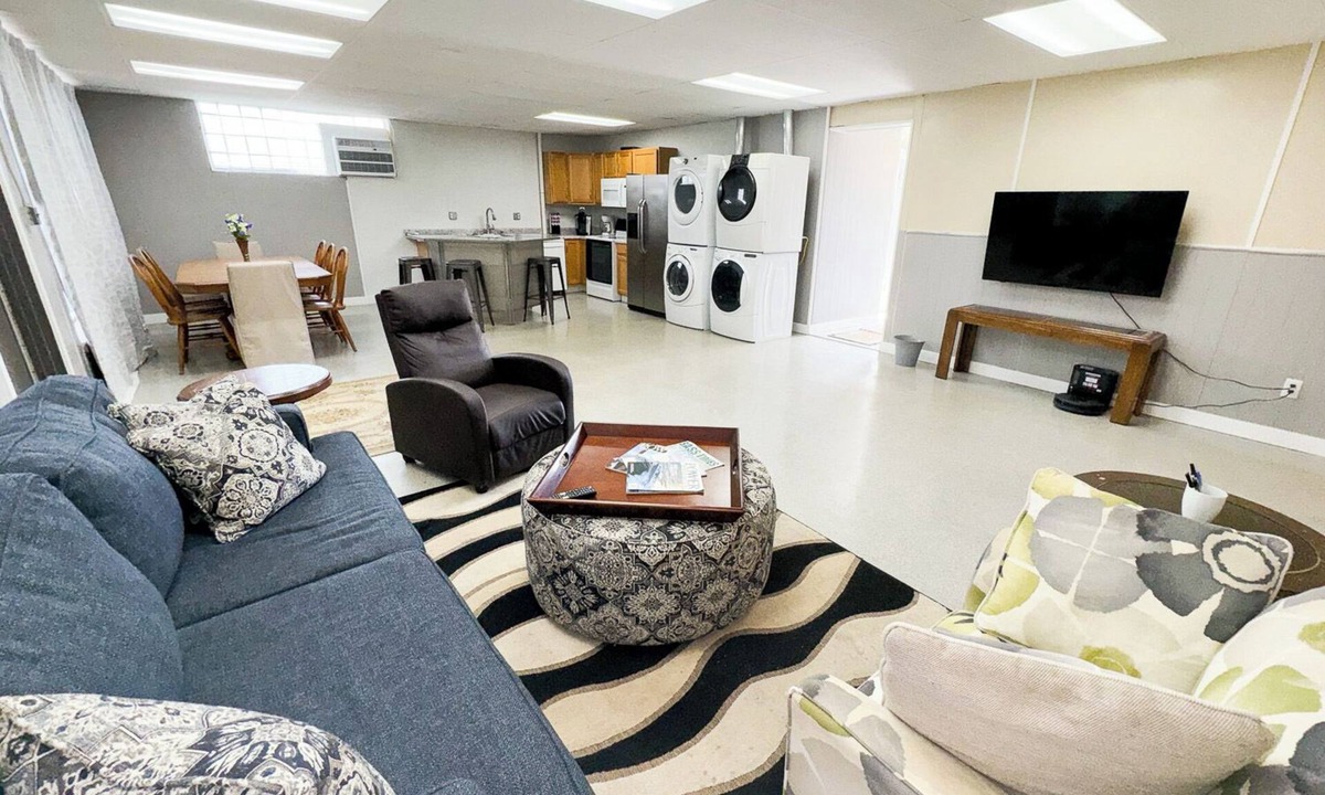 Anchor Bay Harbor Apartment | 5 bedroom, 1.5 Bath, Ground Floor, Ranch Style Unit, Sleeps 12, Boat Launch, NEW