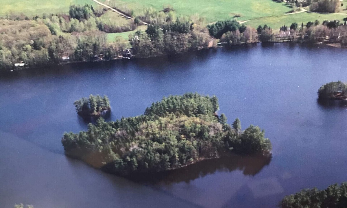 Vienna House | A Private 7-Acre Island Sanctuary on Flying Pond in Maine’s Scenic Lake Country