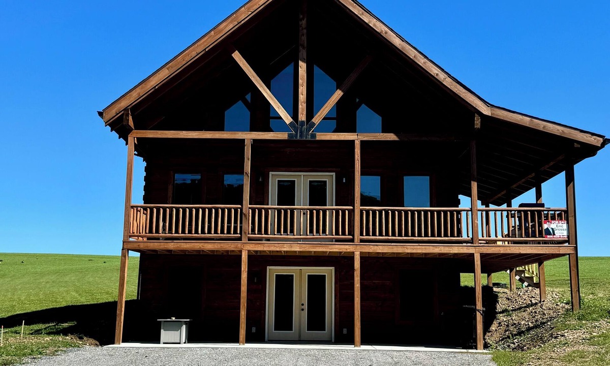 Davis House | Authentic Hemlock Log Cabin 4 Bedroom Ski Chalet On Lake And Next To Ski Slopes