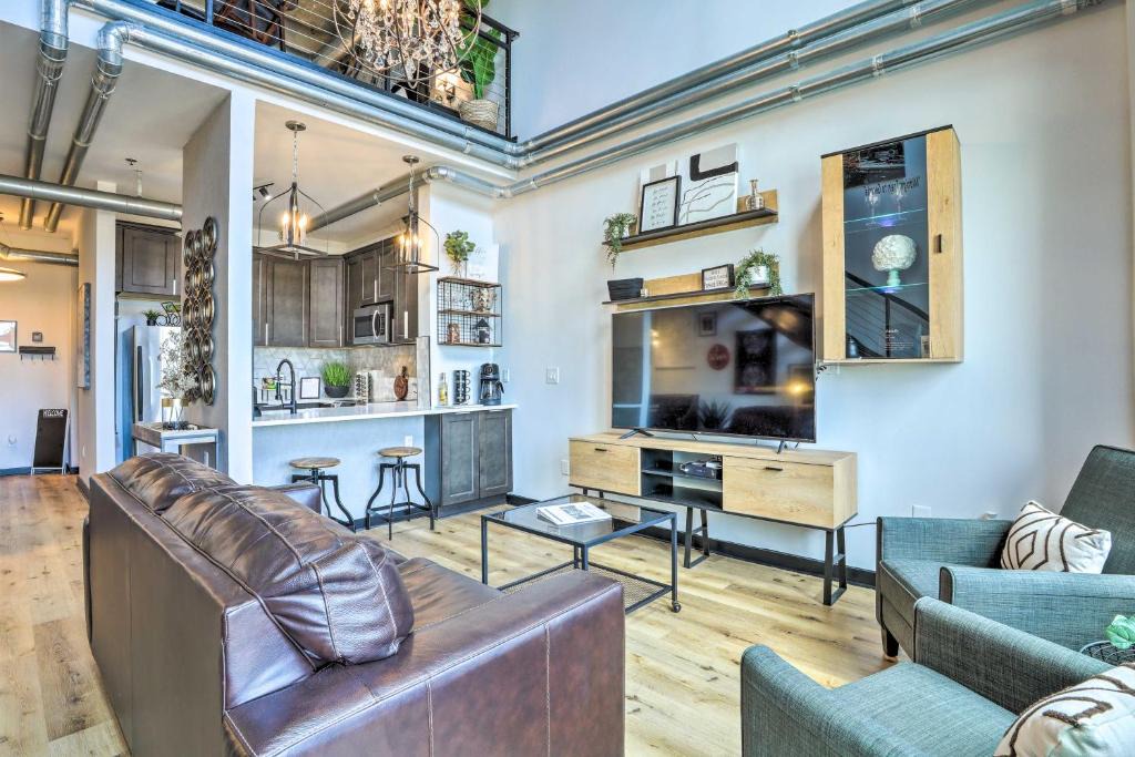 Atlantic Station Area Apartment | Central Atlantic Station Loft in Walkable Location
