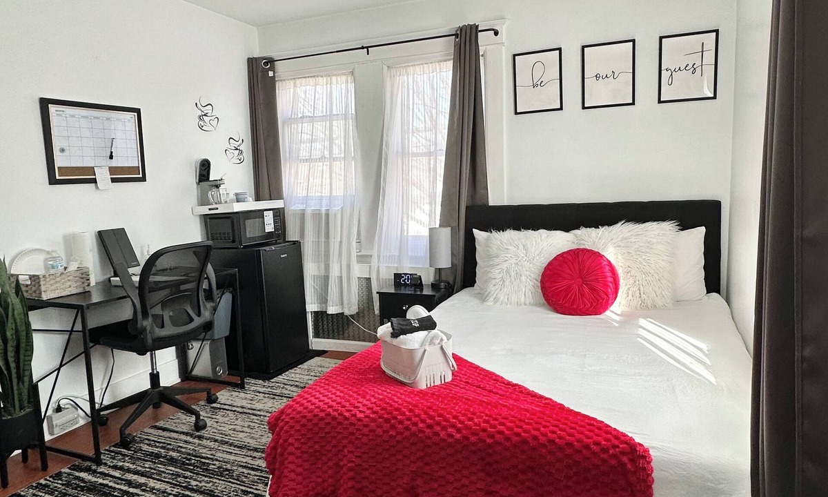 Hicksville Cabin | 💎 Chic Private Room 🛜 Fast Wi-Fi 👣Near LIRR & Shops