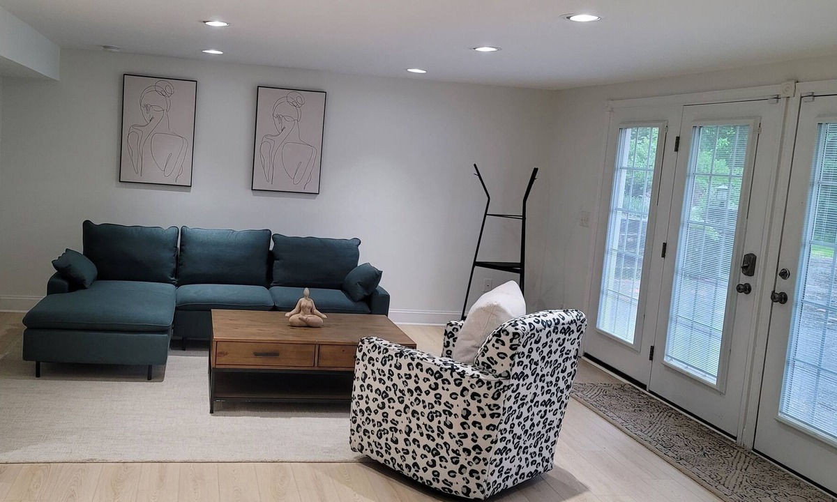 Red Oaks Mill House | ***Clean and Airy Poughkeepsie Getaway - Hospitals Nearby***