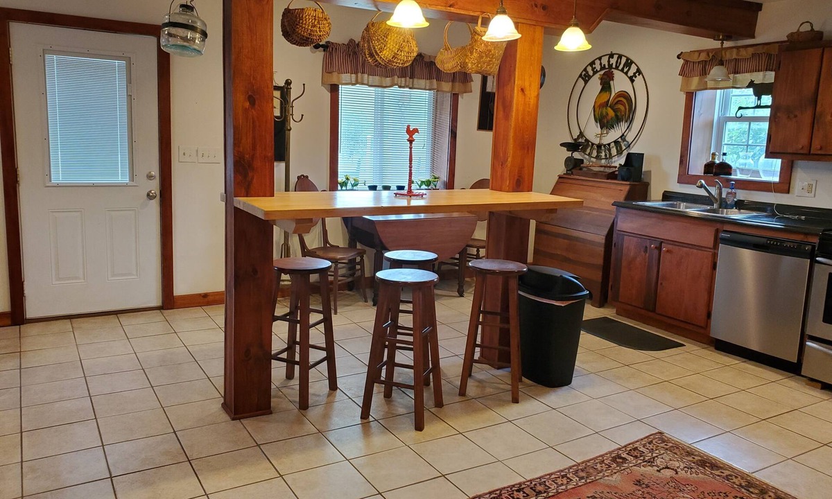 Glade Spring Apartment | Closer to the Country