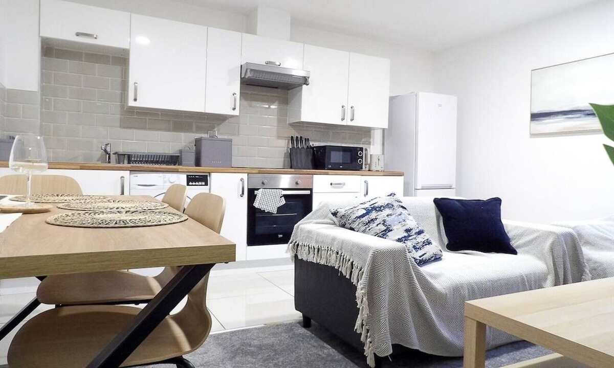Leeds Apartment | Comfortable & Professional Flat