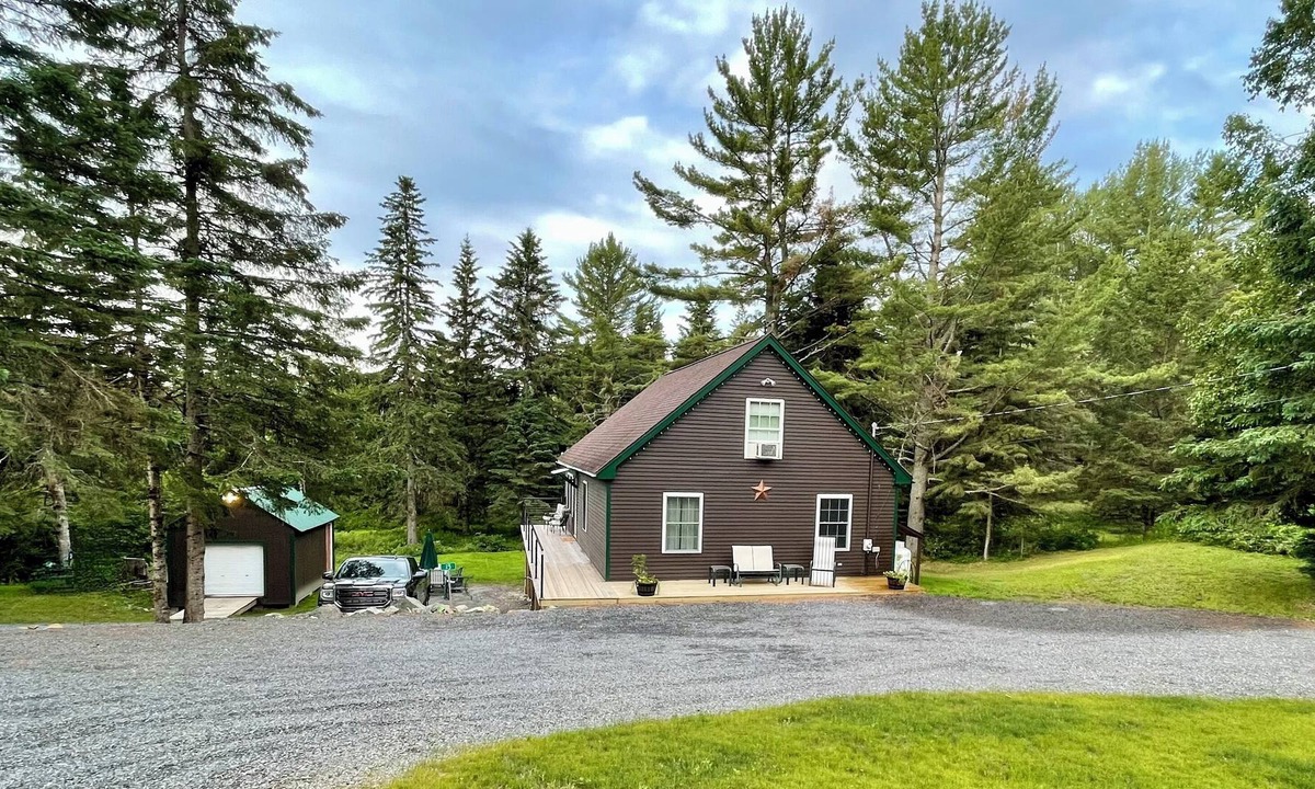 Oquossoc Cabin | Family & Pet Friendly - Rangeley Lake Water & Beach Access