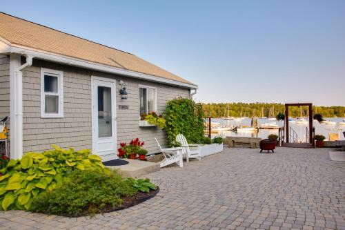 Freeport House | 'Heron Cottage' on Casco Bay w/Deck & Boat Dock!