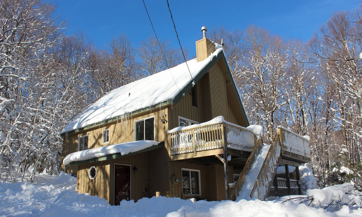 Wilmington House | Hillside Haven- Weekly + Monthly Discounts Available!