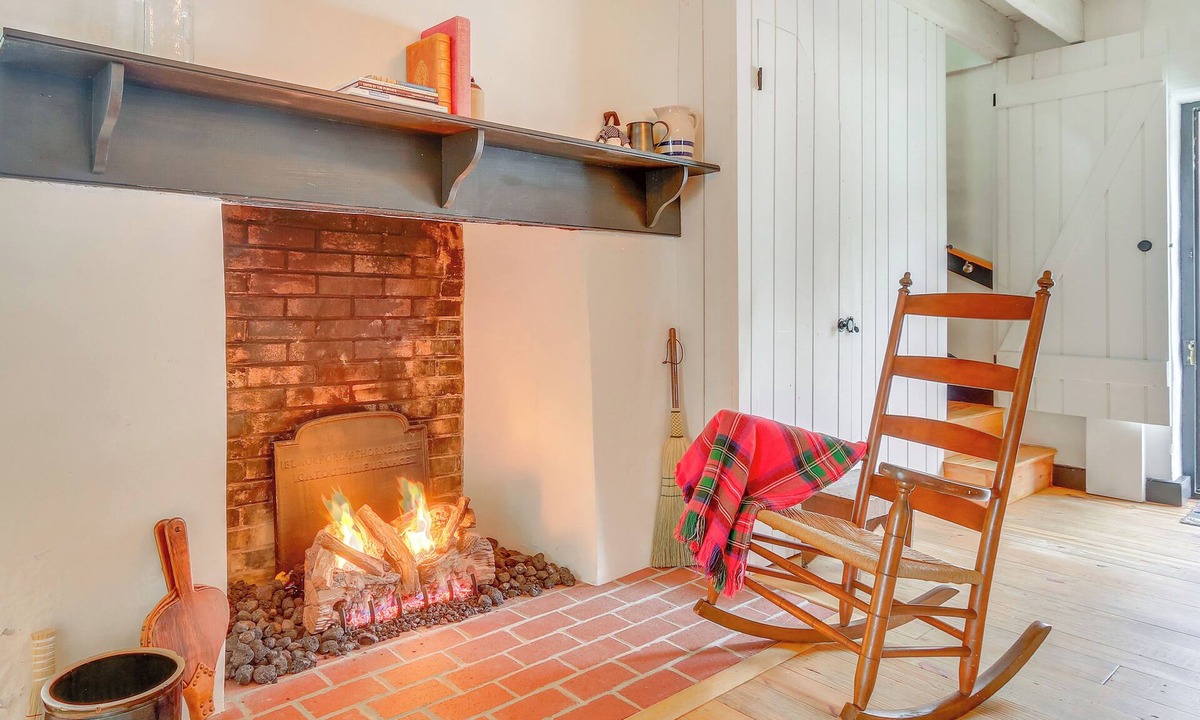 Thurmont House | Historical Thurmont Escape w/Furnished Deck!