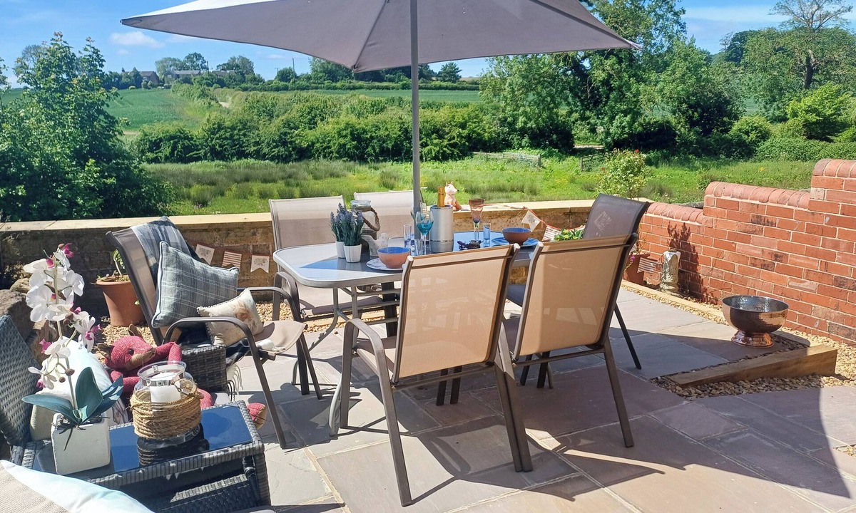 Chapeltown Cottage | Ideal for small groups - Thorner/Leeds 3 Bed cottage - with fantastic views