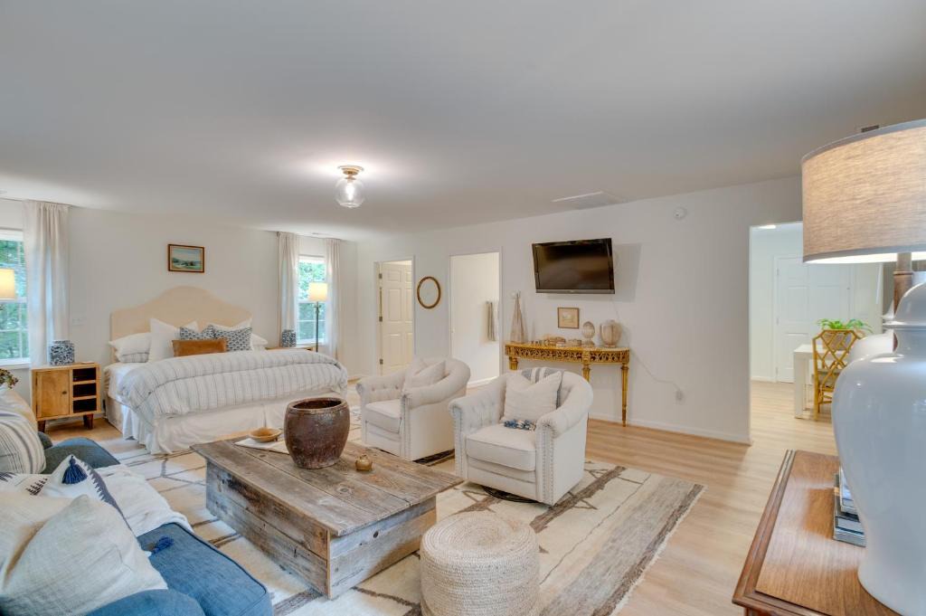 Cave Spring Apartment | Idyllic Cave Spring Studio w/Patio & Fire Pit!