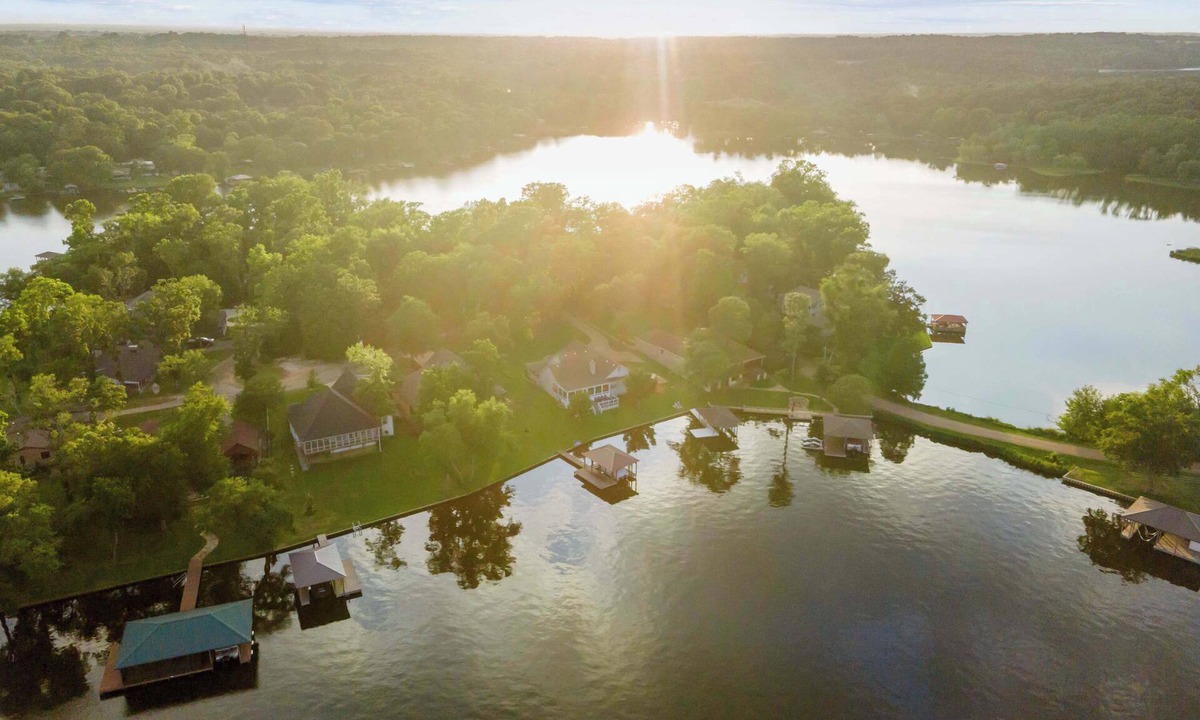 Murchison House | Isleview Retreat on Callendar Lake