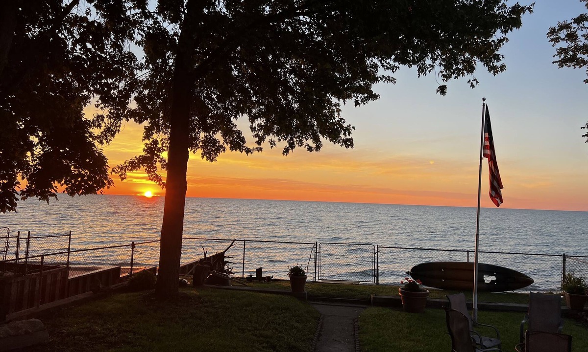 Jeddo House | Lake Front Beach House On Lake Huron - Private Beach