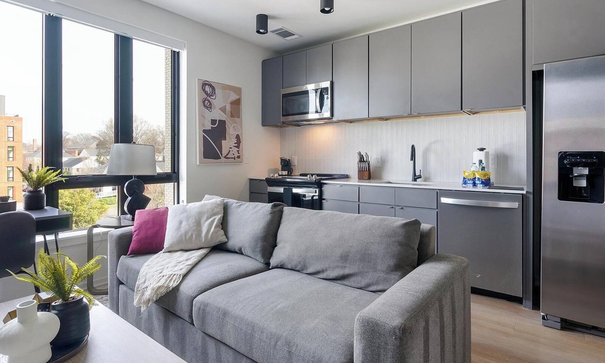 Durham Apartment | Landing | Beautiful Studio, Pool, Gym