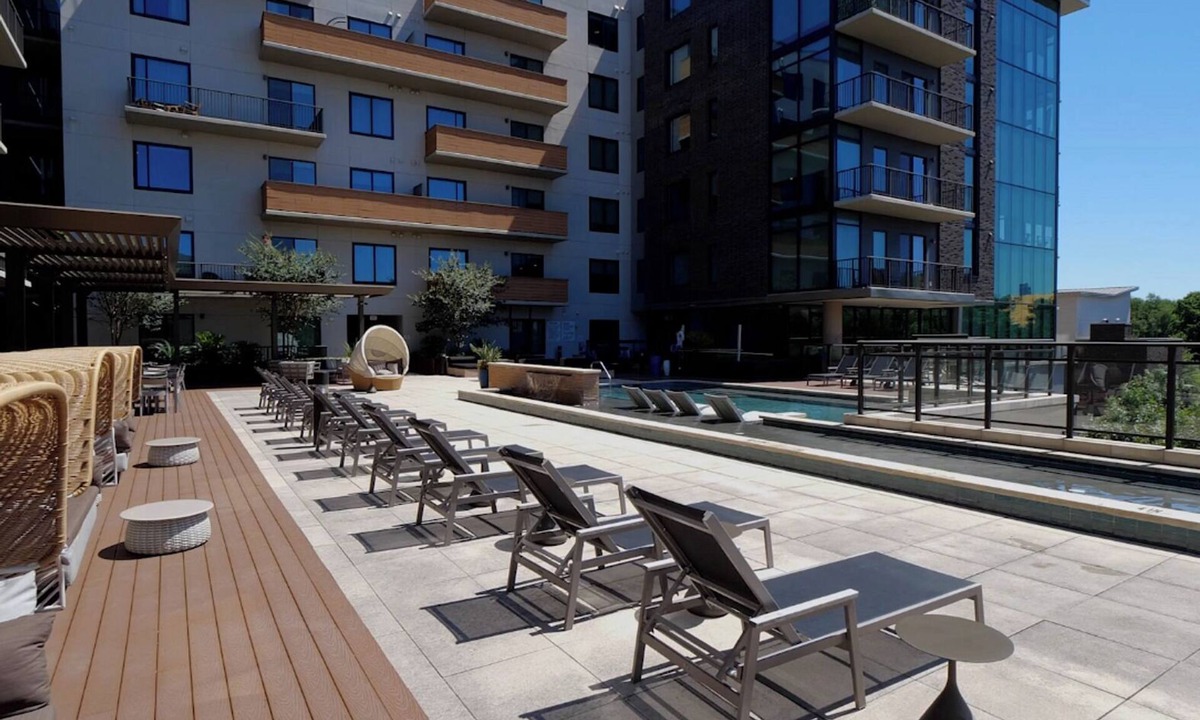 Houston Apartment | Landing | Stylish 2BD, Tennis Court, Gym