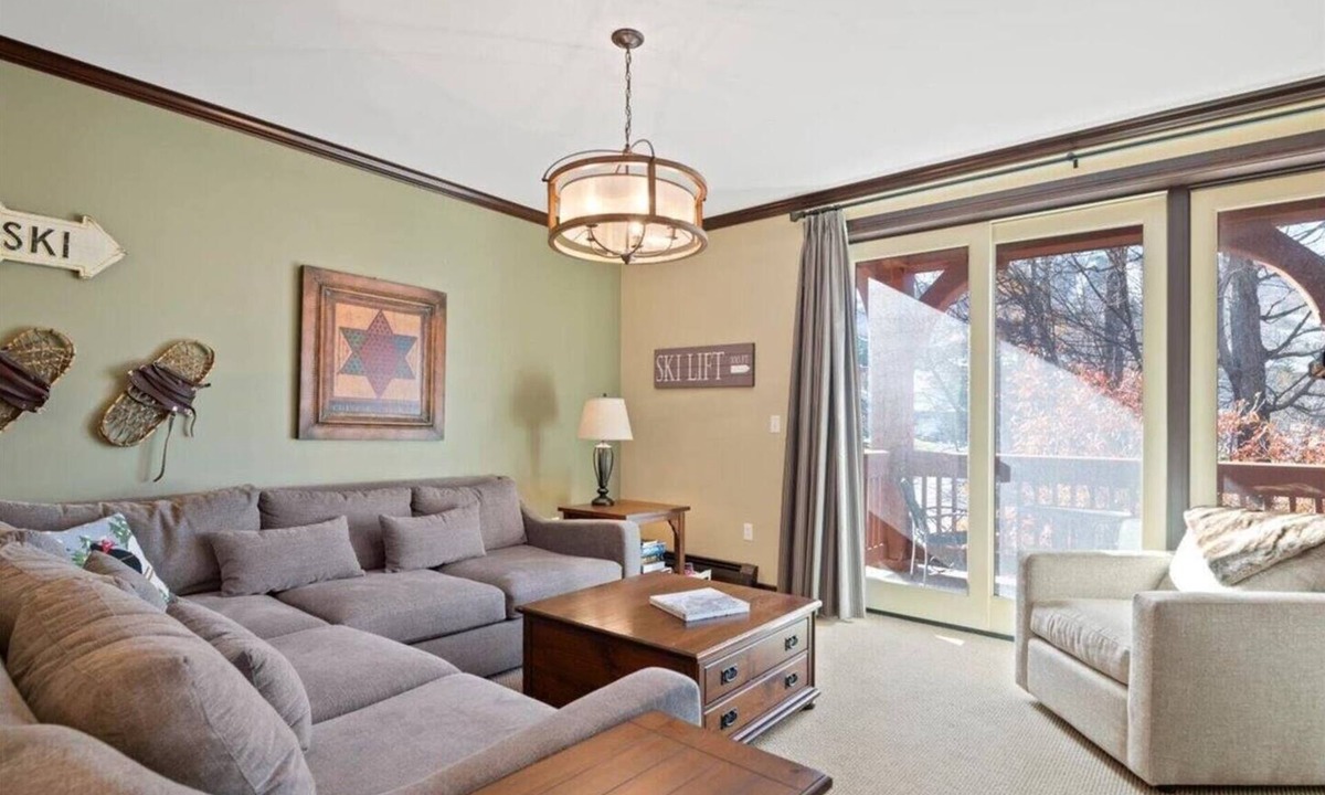 Stratton Mountain Condo | Luxury ski condo at Stratton Mountain with year round pool and hot tub