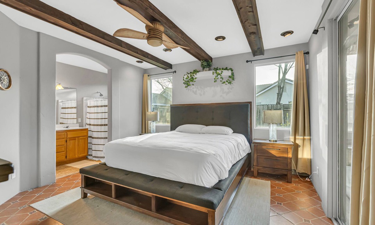 North Natomas House | Mediterranean Style Modern House - 5 mins From Airport & Downtown