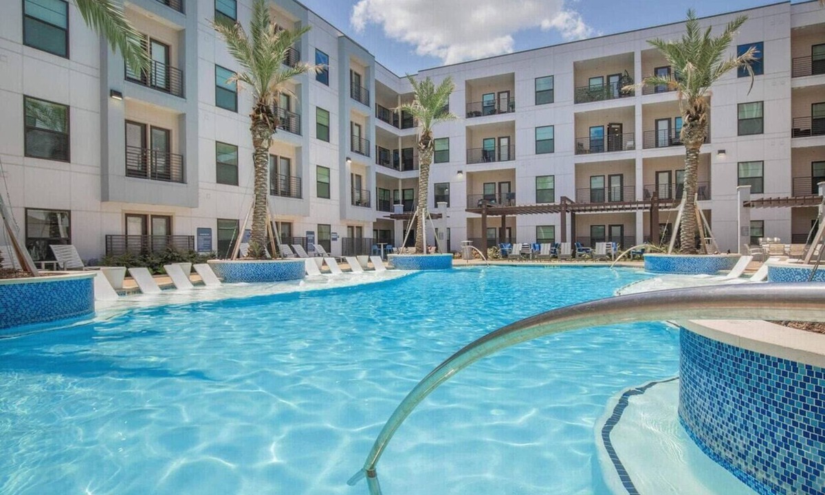 Astrodome Apartment | nHouDowntownParadise: 6minNRG, 12minToyota, Convention Centern& Astros Nearby,