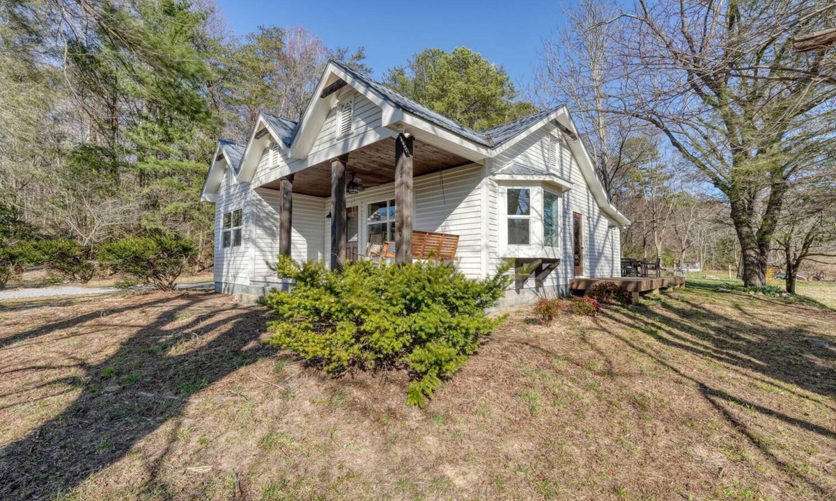 Blairsville House | Old Turner - Remodeled Farmhouse w/Firepit, 2 BRs, near hikes. Dog-friendly!