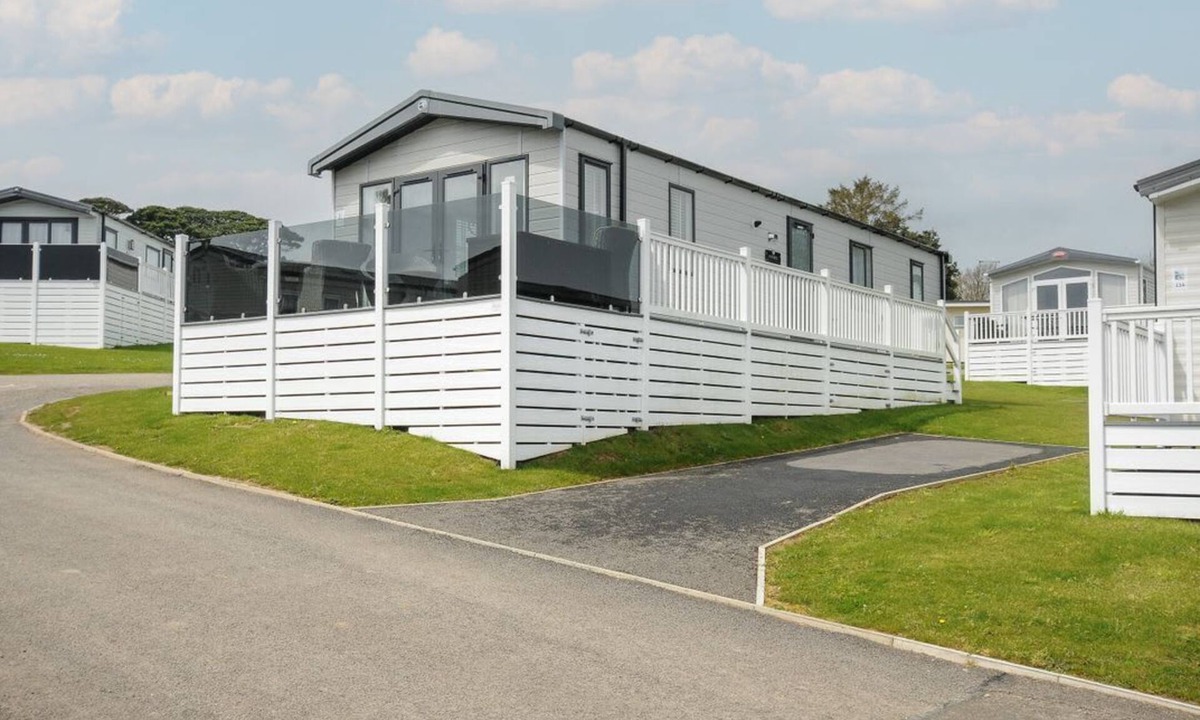 Looe Cabin | Polperro Road, Looe, Cornwall.