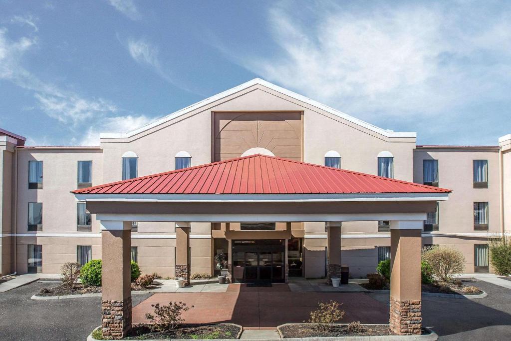 Morristown Hotel | Quality Suites Morristown West