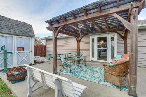 Litchfield House | Route 66 Gem! Charming Litchfield Home w/Yard