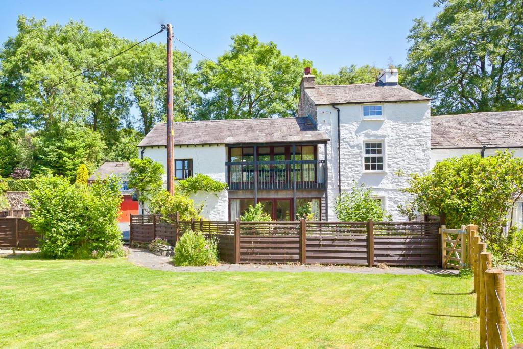 Penny Bridge House | Sawmill Cottage, Coniston Water