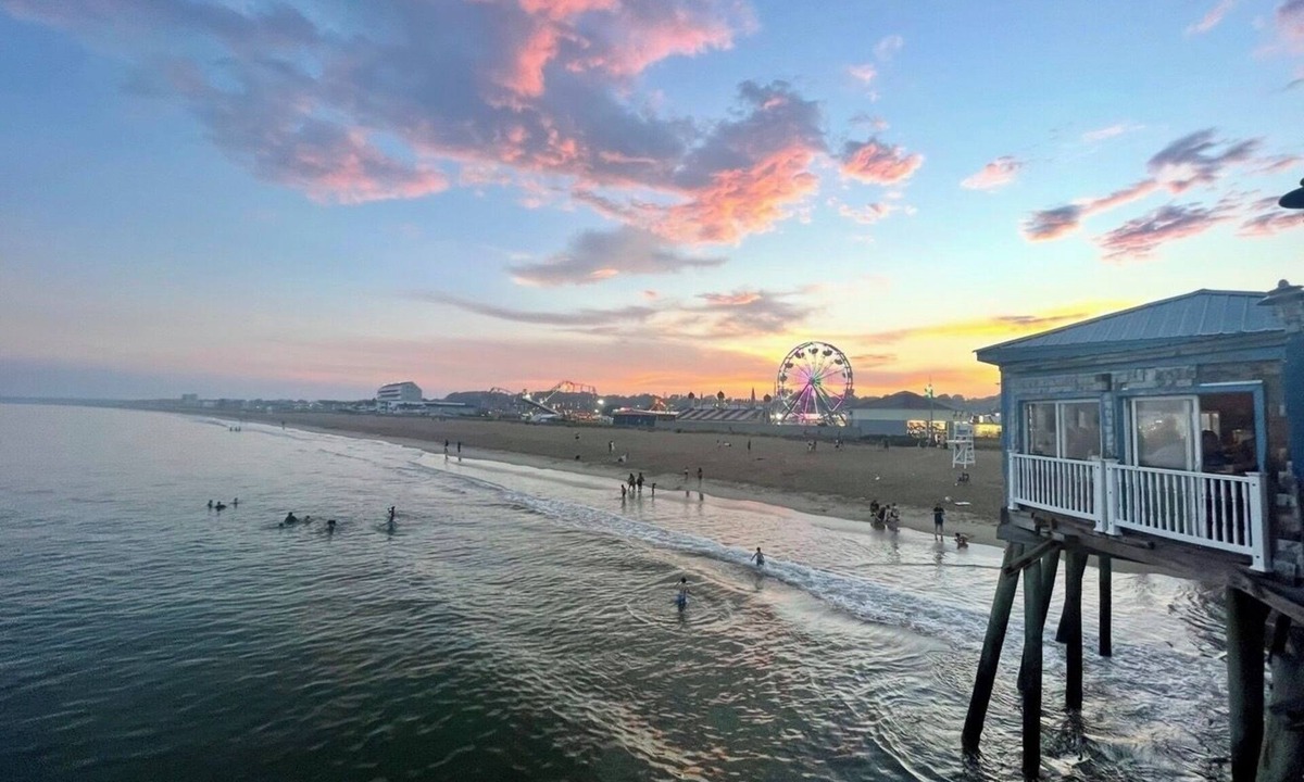 Ocean Park Apartment | SLEEPS 5 WITH FULL KITCHEN & STEPS TO THE BEACH!