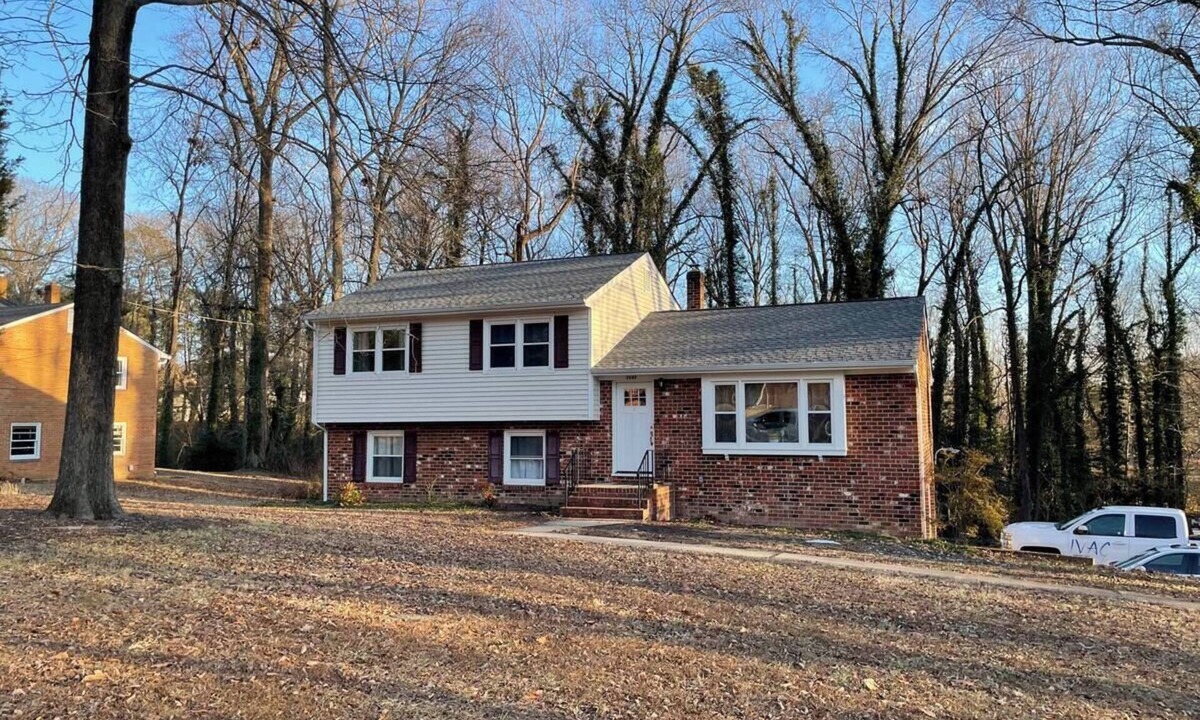 North Chesterfield House | Spacious 4-bedroom house with wifi and out door dining