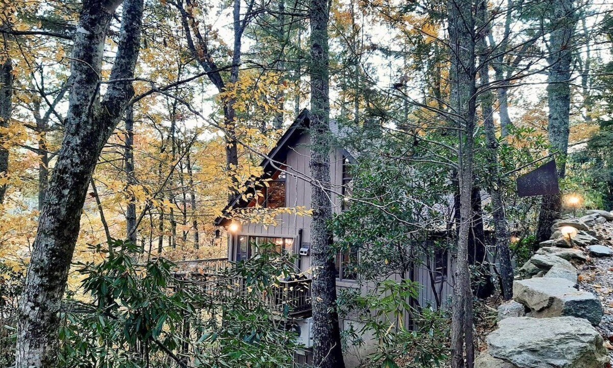 Fleetwood House | Stonecliff - River Access, Hiking Nearby, Wood Burning Fireplace, Game Room, Family Friendly