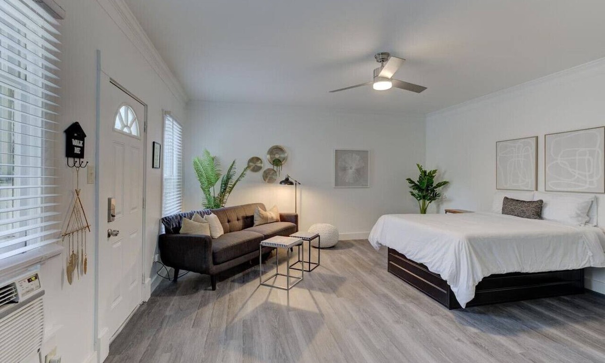 Central Gardens Apartment | Stunning Memphis` Neighborhood-Guest House Retreat