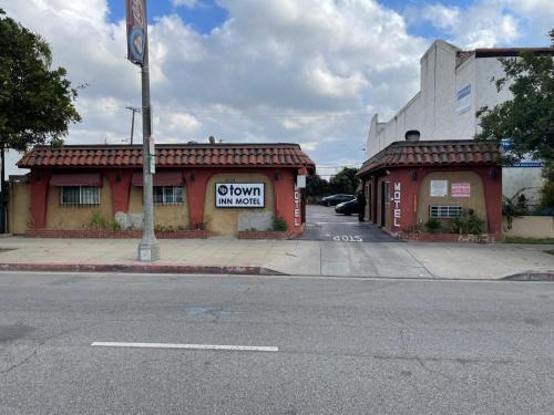 Bixby Knolls Hotel | Uptown Inn