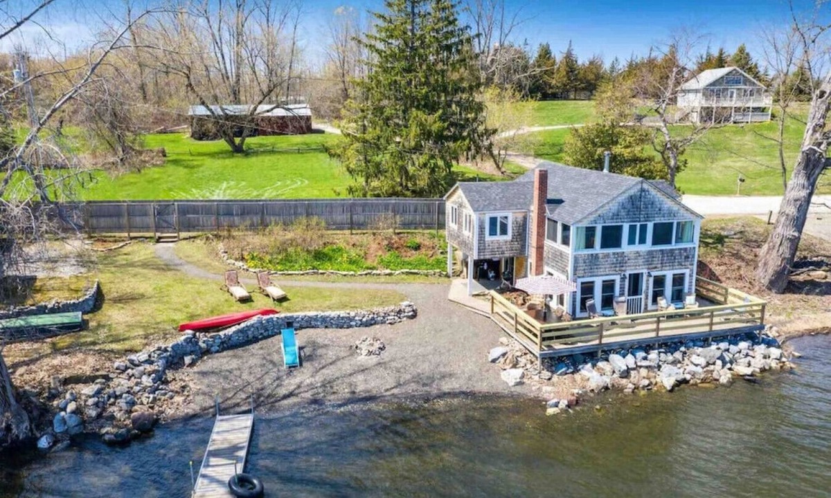 Alburg Cottage | Waters Edge! Right on the Lake.