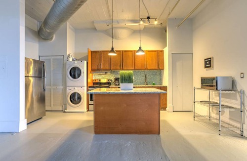 Downtown West Condo | 167 m² Condo ∙ 2 bedrooms ∙ 6 guests