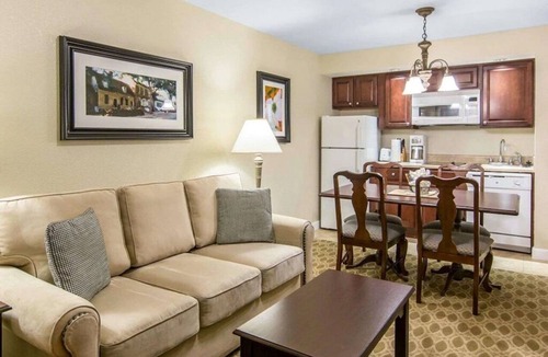 Williamsburg Condo | 2 BDRM HISTORIC PATRICK HENRY SQUARE INDOOR SALTWATER POOL 24 HOUR GYM LOCATION