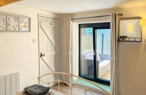 Etchinghill Cottage | 2 bedroom accommodation in Sellindge, near Folkestone