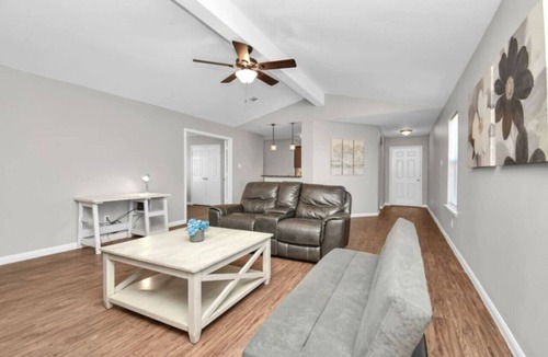 Iowa Colony House | $3500 Per/Mth, 4BRs, Gated Community