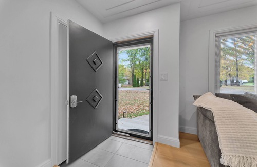 Rochester Hills House | 3BD Modern Ranch w/Basement, Deck & Wooded Yard