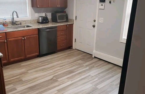Manchester House | 4 bedroom/2 bathroom. Safe and quiet area