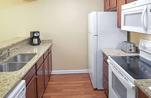 Berkeley Hotel | A Must-Experience Vacay! 2 Units w/Kitchens, Pool, Sports Courts, Free Parking!