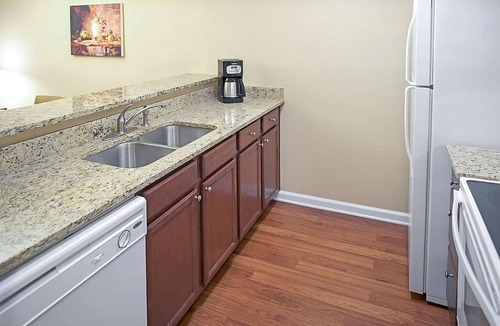 Berkeley Hotel | A Must-Experience Vacay! 2 Units w/Kitchens, Pool, Sports Courts, Free Parking!