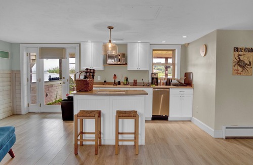 Minot Apartment | ABC - Apartment By the Sea