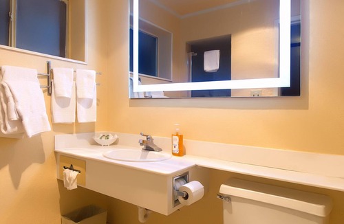 High Point Hotel | Atrium Inn