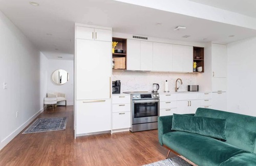 Bay Village Apartment | Back-Bay 2BR Condo w Roof top, Gym, Parking