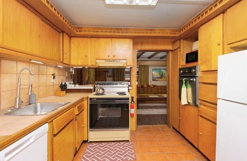 Perryopolis House | Bedroom 1, Retro Vibin' House, 30mi to Pittsburgh