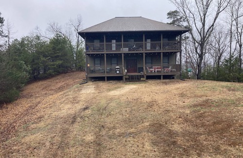 Toccoa House | Big, very private country house where everyone can finally get together 🤙🏼