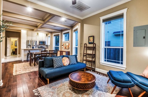 Oak Cliff House | Bishop Arts 3BR - Walkable Restaurants & Nightlife - World Cup 2026 - Sleeps 10