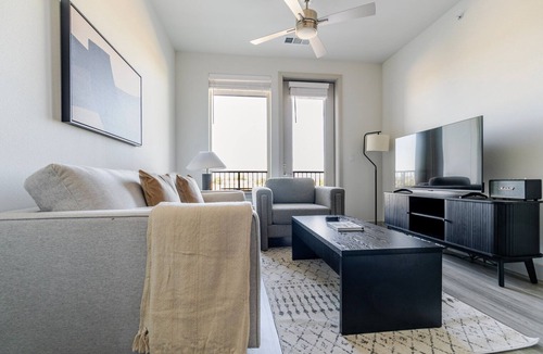 Del Valle Apartment | Blueground | Del Valle, pool, nr McKinney Falls