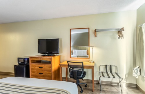 Ithaca Hotel | Budget Inn
